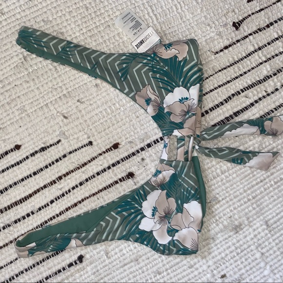 New with tag bikini top - Picture 2 of 2